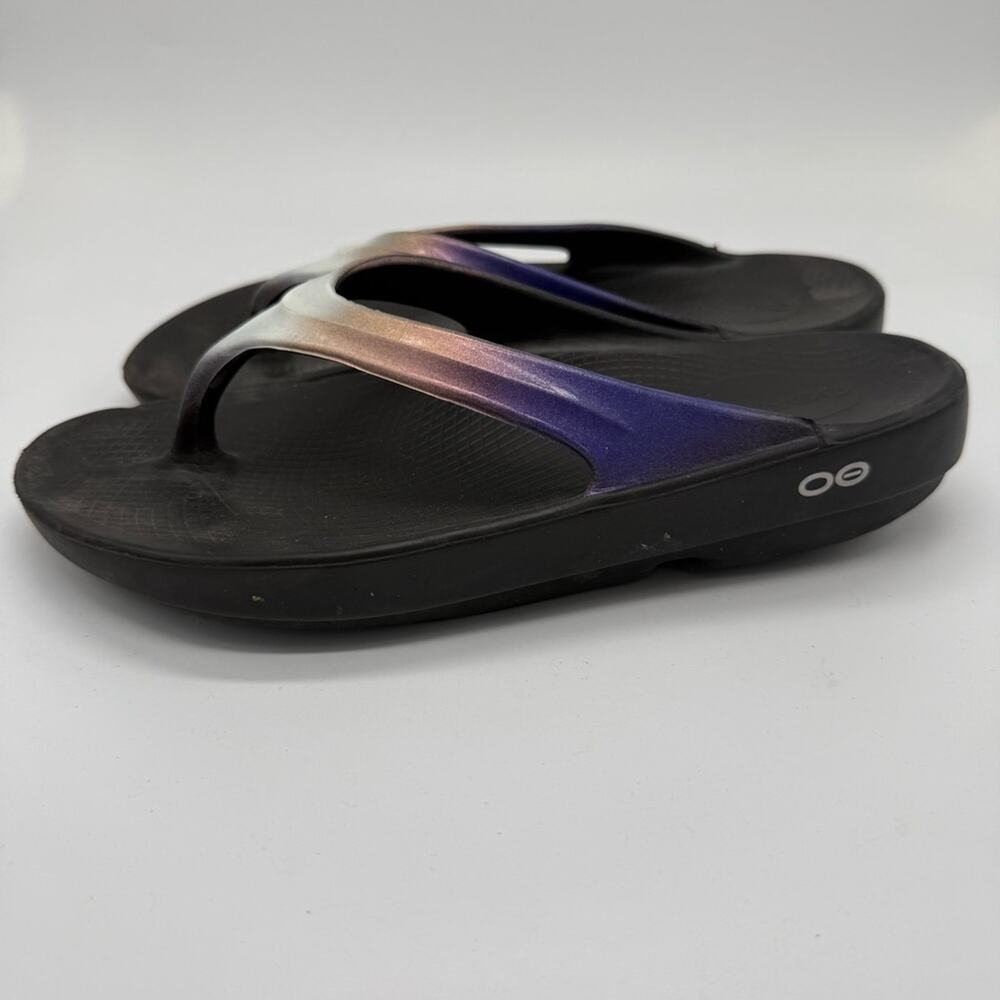 OOFOS Women's Black Flip Flop Sandals with Iridescent Pink-Purple-Blue Straps - Picture 2 of 9